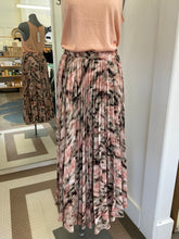 Load image into Gallery viewer, Juliette Hogan skirt
