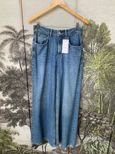 Load image into Gallery viewer, Rich &amp; Royal Wide Leg Jeans
