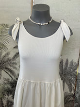 Load image into Gallery viewer, Vania Freshwater Pearls
