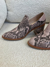 Load image into Gallery viewer, Bresley Shoes
