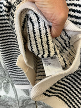 Load image into Gallery viewer, Uniqlo
