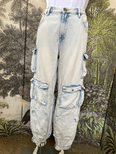 Load image into Gallery viewer, One teaspoon jeans
