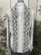 Load image into Gallery viewer, Zambesi Vintage Shirt Snake
