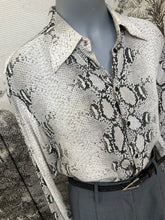 Load image into Gallery viewer, Zambesi Vintage Shirt Snake
