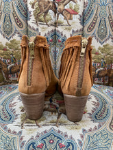 Load image into Gallery viewer, Midas Boots
