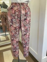 Load image into Gallery viewer, Juliette Hogan pants
