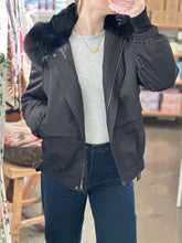 Load image into Gallery viewer, Mode &amp; Affairs Jacket
