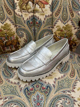 Load image into Gallery viewer, Bresley Loafers
