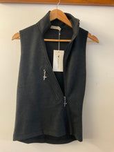 Load image into Gallery viewer, Untouched World Wakatipu Vest
