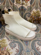 Load image into Gallery viewer, Inuikii Sandals
