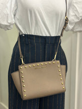 Load image into Gallery viewer, Michael Kors brown bag
