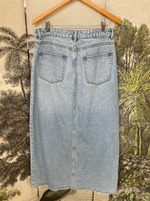Load image into Gallery viewer, Neuw Denim Skirt

