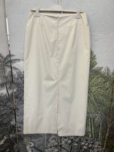 Load image into Gallery viewer, Wynn Hamlyn
